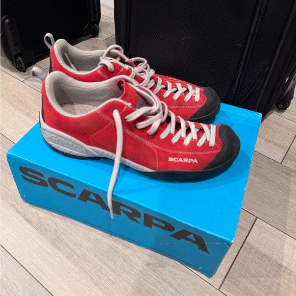 Scarpa Men's Red and Black Sneakers - Picture 1 of 6